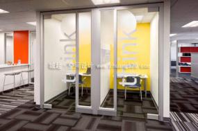 科技公司办公室玻璃隔断装修实景图图片