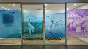 科技公司办公室玻璃隔断装饰装修图片