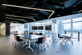 金融公司办公室玻璃隔断设计装修效果图