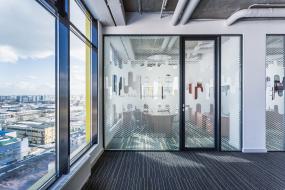 科技公司办公室玻璃隔断图片装修