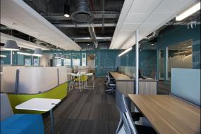 最新广告公司吊顶装饰实景图