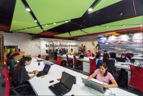 高档广告公司吊顶装修效果图