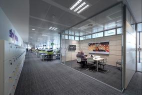 IT公司吊顶装修实景图片