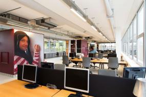 最新房地产公司吊顶装饰实景图