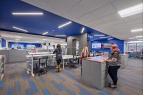 最新房地产公司吊顶装修设计图片