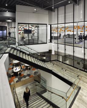 科技公司木地板装修实景图图片