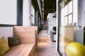 最新科技公司木地板装修设计图片