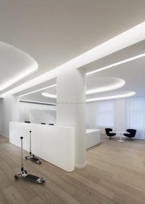 2018年金融公司木地板装修效果图