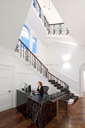 金融公司木地板装潢设计图片