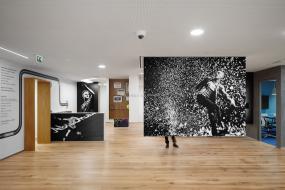 金融公司木地板设计装修图片