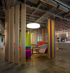 金融公司木地板设计装饰图片