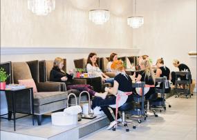 小型美甲店装修效果图片