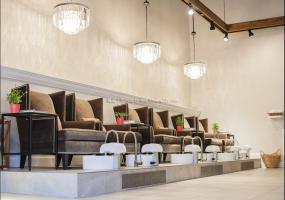 最新小型美甲店效果图