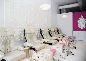 小型美甲店设计装饰效果图