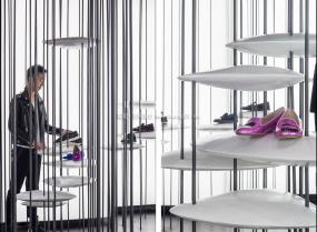 大型服装店装修方案效果图