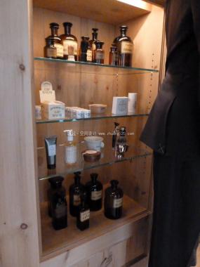 男装店货架装修设计效果图