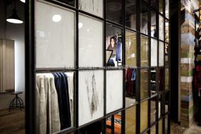 男装店货架装修高清图片