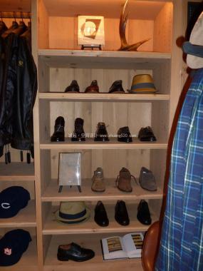 男装店货架装潢设计图片