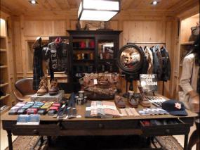 男装店货架装潢设计图