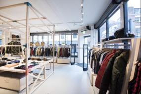 男装店货架装修实景图图片大全