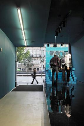 男装店内装潢效果图