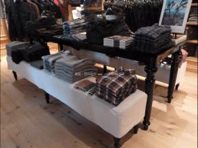 高端男装店货架装修图片