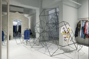 最新品牌服装店装饰效果图