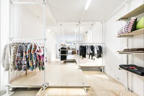 品牌服装店装修实景图片