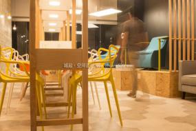 最新国外美甲店设计装饰效果图片