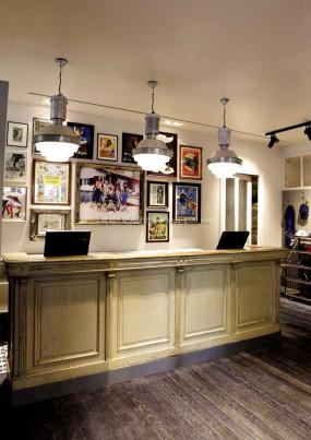 品牌男装店装饰图片