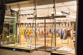 品牌男装店装饰设计效果图片