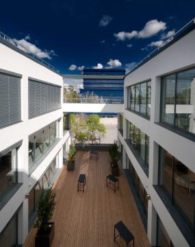 专业办公室户外休闲区装修设计图片