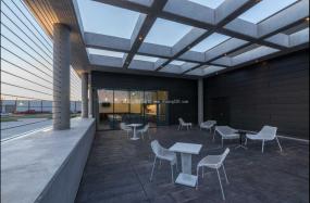 办公室户外休闲区装饰图片