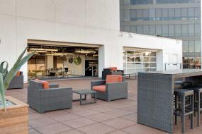 办公室户外休闲区装修实景图图片