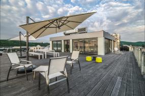 办公室户外休闲区装修高清效果图