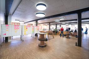 办公室复合木地板装修实物图片