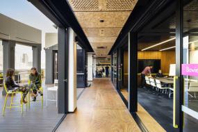 办公室户外休闲区装饰效果图