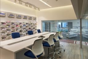 高端办公室复合木地板装修效果图