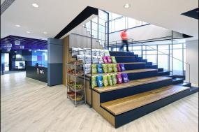 办公室多层木地板装修高清图片