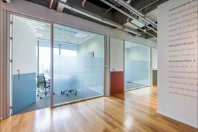 办公室多层木地板装修装潢效果图