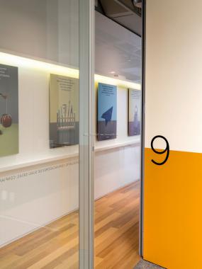 办公室多层木地板装修实物图片