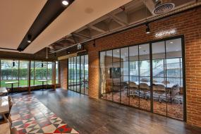 专业办公室多层木地板装修设计图片