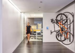 高档办公室多层木地板装修效果图