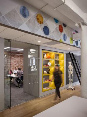 办公室强化复合木地板装潢图片