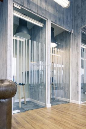 办公室环保强化木地板装饰效果图