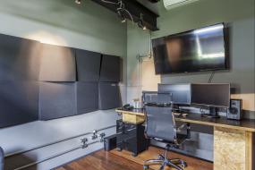 高端办公室仿木地板瓷砖装修效果图