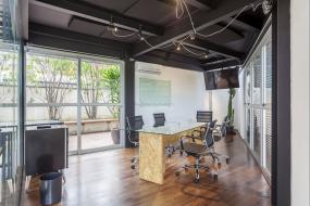 2018办公室仿木地板瓷砖装修效果图