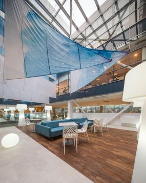 办公室仿木地板瓷砖装修设计图片