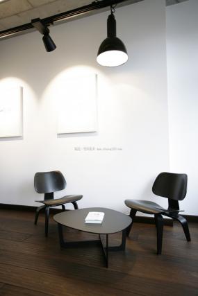 办公室仿木地板瓷砖装潢效果图