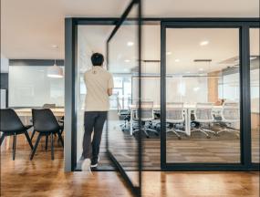 最新办公室橡木地板设计装修图片